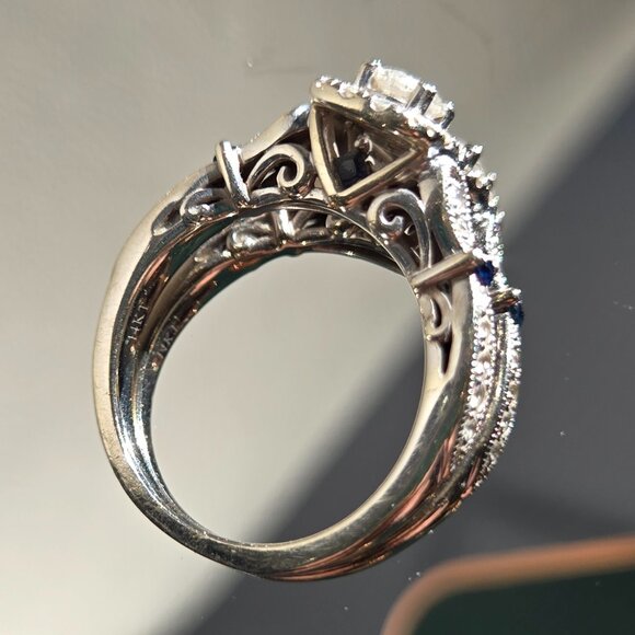 Vera Wang Engagement ring - Picture 4 of 6